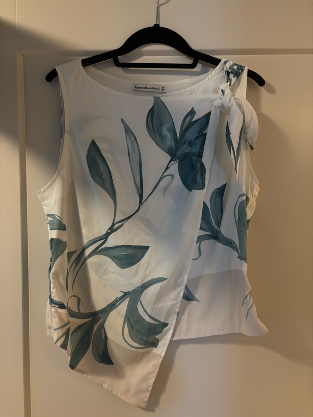 Abercrombie & Fitch White Sleeveless Floral Tie-Shoulder Top